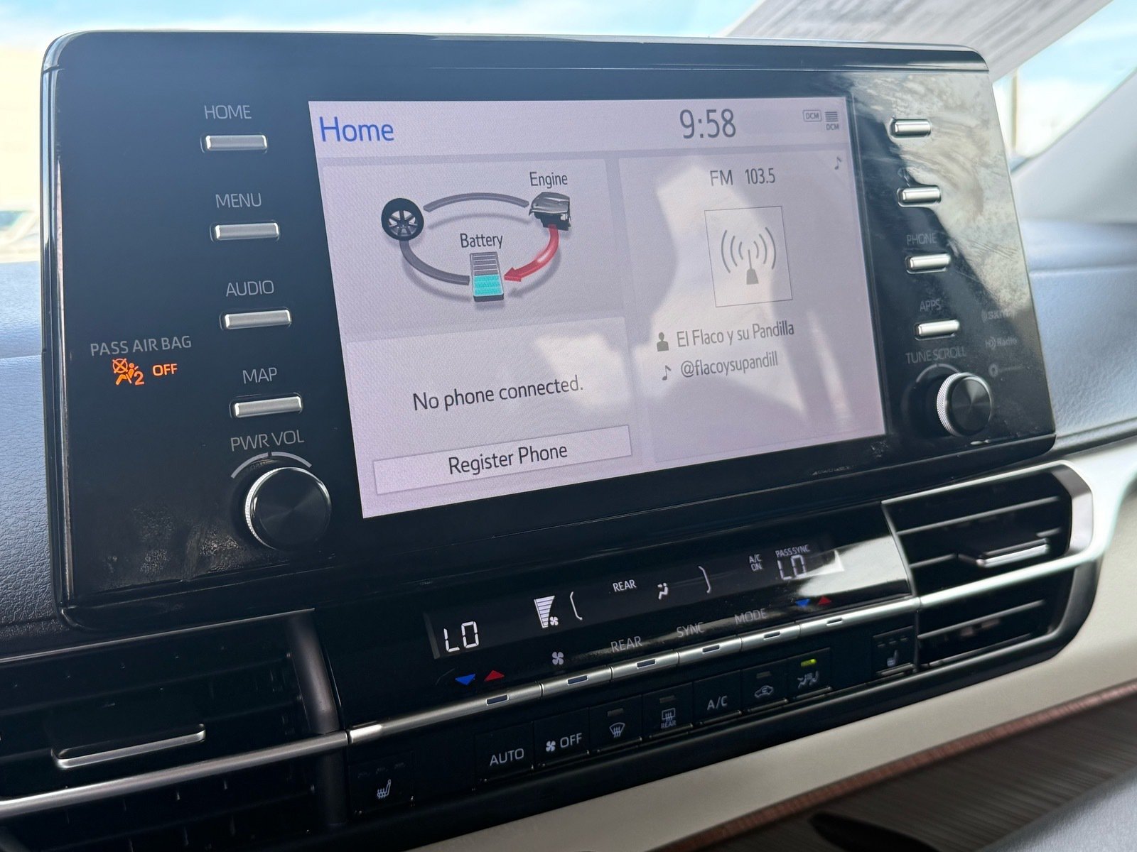 2024 Toyota Sienna XLE — photo 20 thumbnail