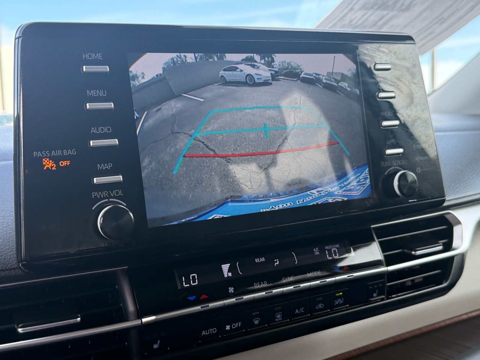 2024 Toyota Sienna XLE — photo 21 thumbnail