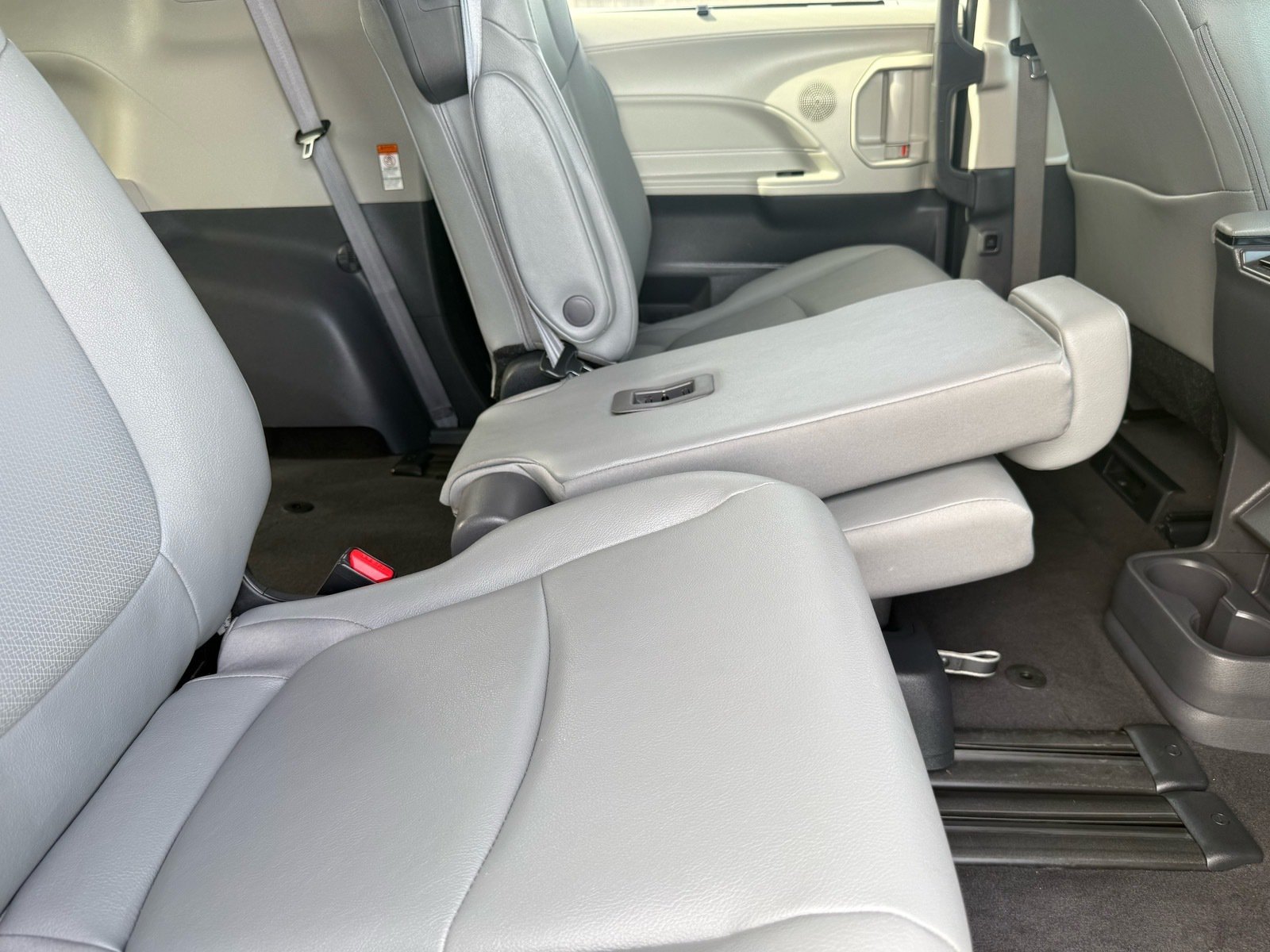 2024 Toyota Sienna XLE — photo 29 thumbnail