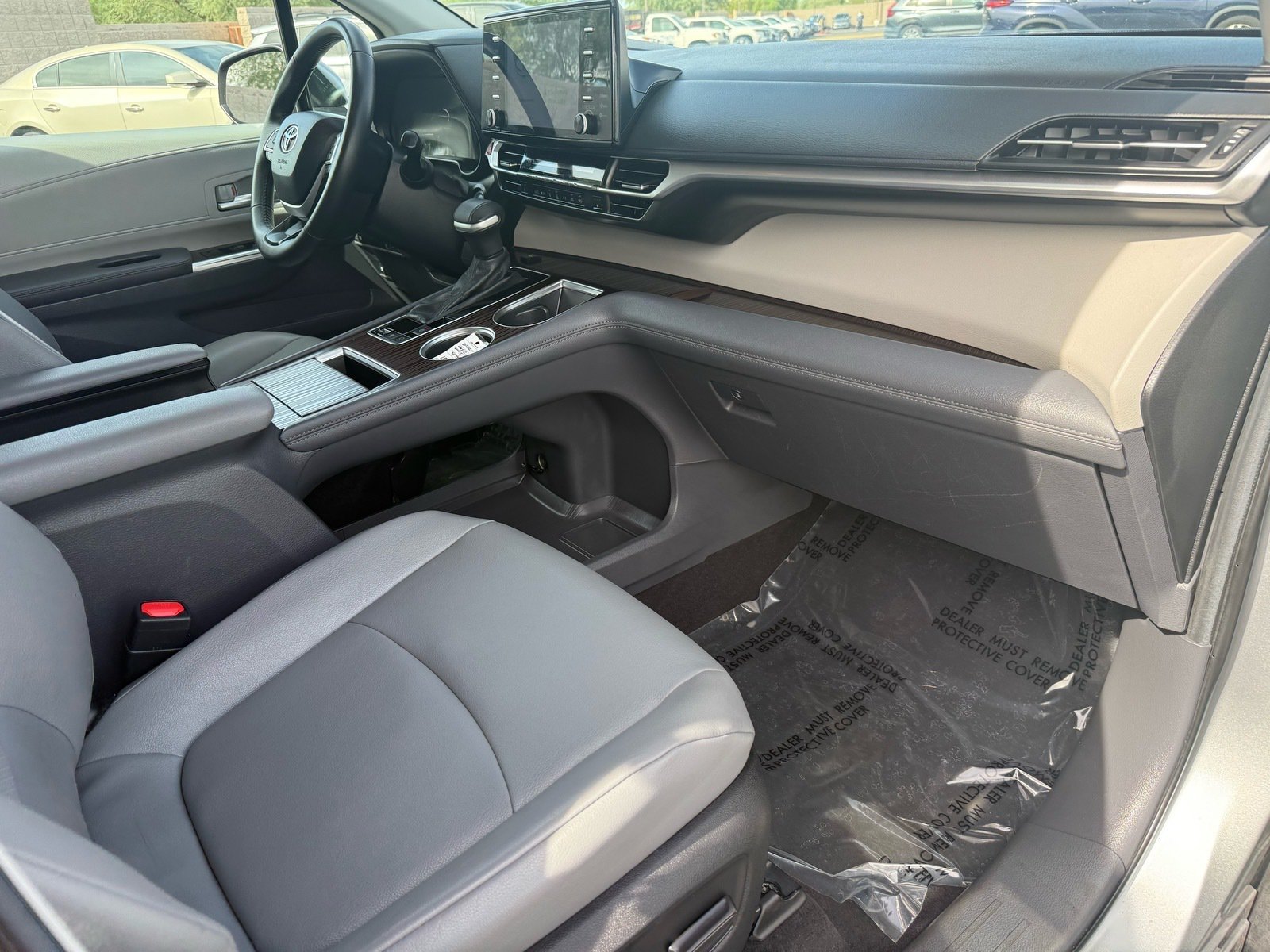 2024 Toyota Sienna XLE — photo 30 thumbnail