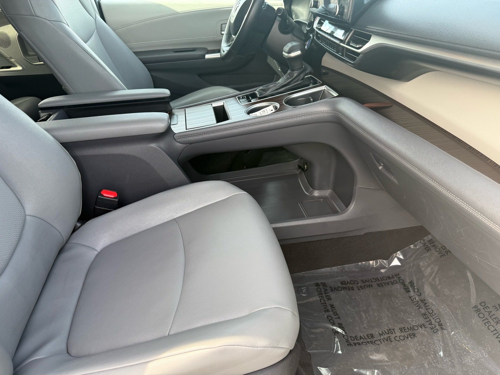 2024 Toyota Sienna XLE — photo 31 thumbnail