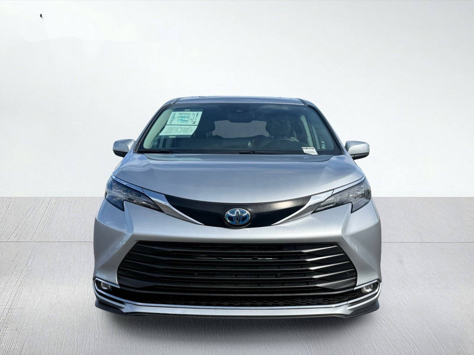 2024 Toyota Sienna XLE — photo 5 thumbnail
