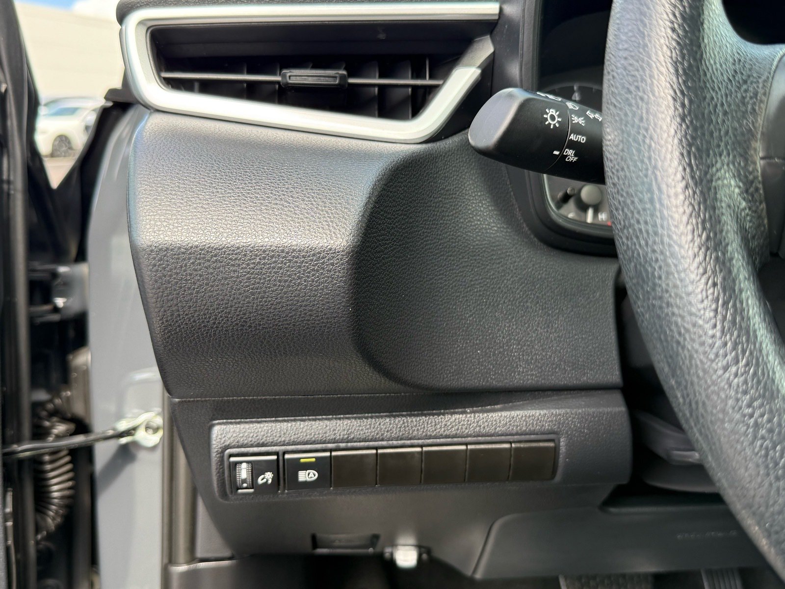 2025 Toyota Corolla LE — photo 14 thumbnail