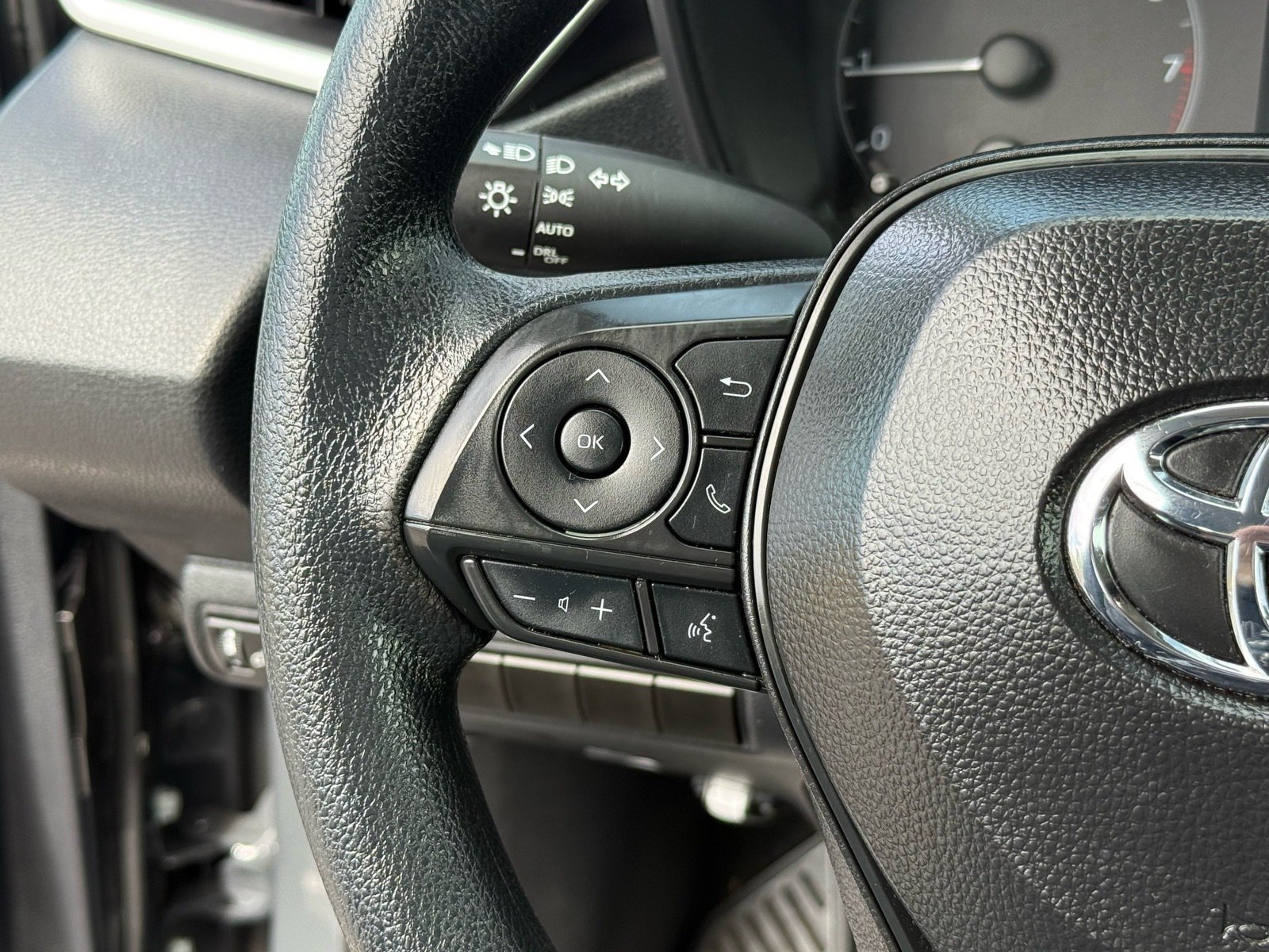 2025 Toyota Corolla LE — photo 16 thumbnail