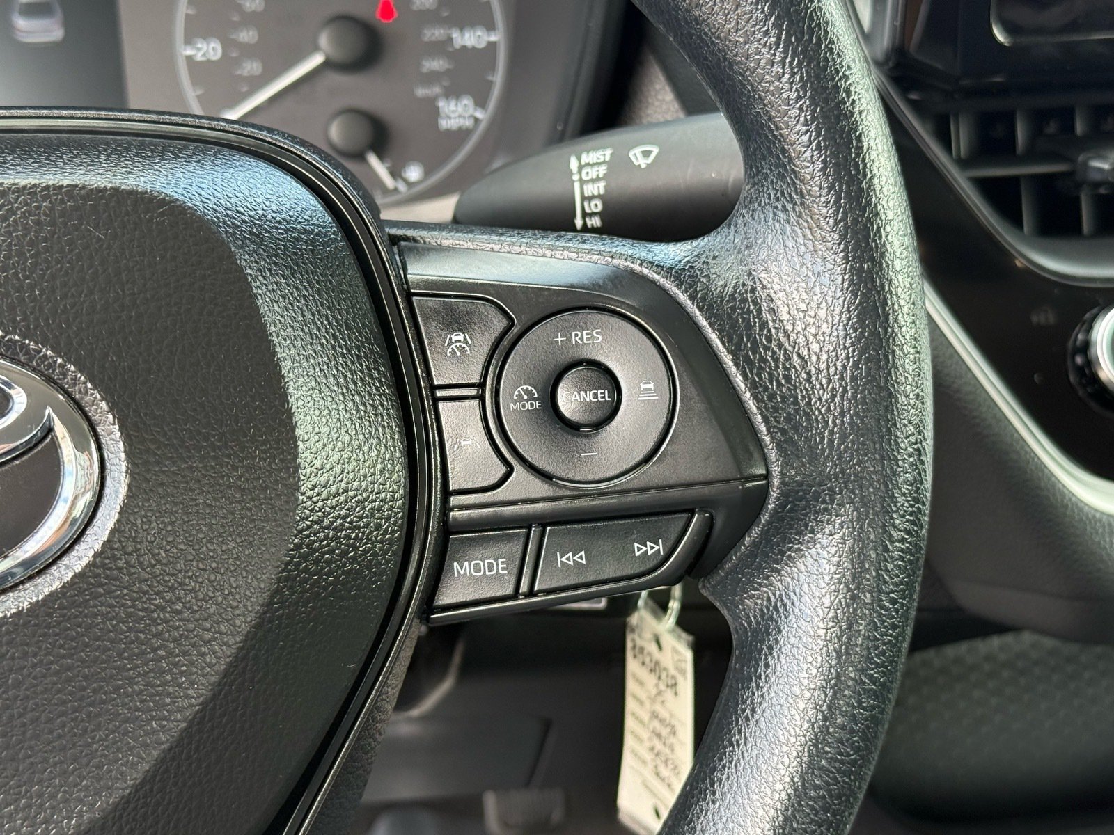 2025 Toyota Corolla LE — photo 17 thumbnail