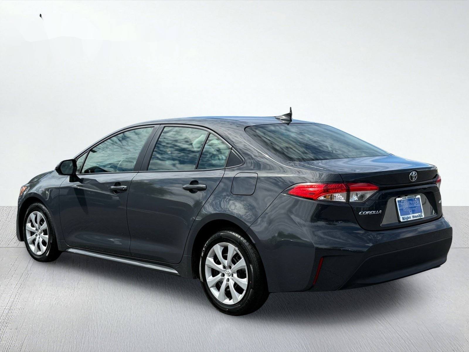 2025 Toyota Corolla LE — photo 4 thumbnail