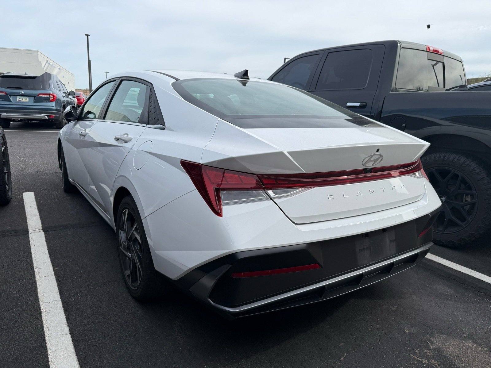 2025 Hyundai Elantra SEL Convenience — photo 2 thumbnail