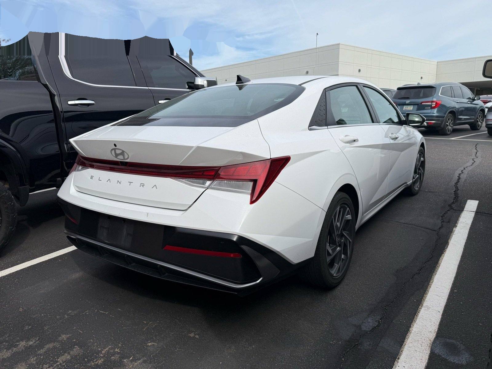 2025 Hyundai Elantra SEL Convenience — photo 3 thumbnail