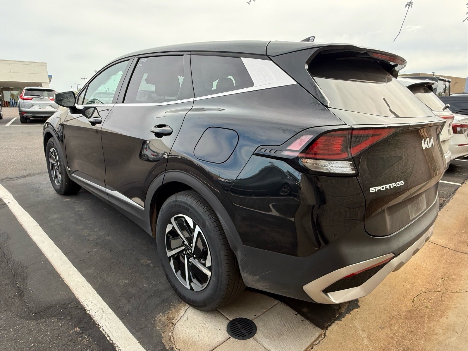 2025 Kia Sportage Hybrid LX — photo 2 thumbnail