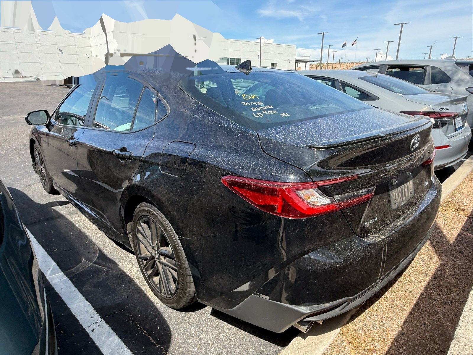 2025 Toyota Camry SE — photo 1
