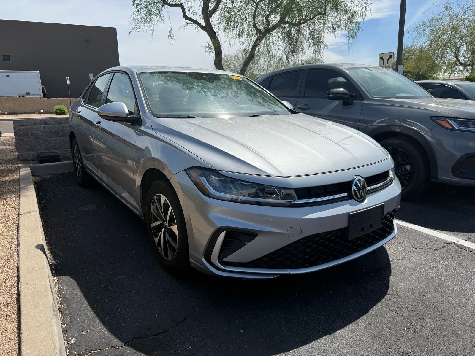 2025 Volkswagen Jetta 1.5T S — photo 4 thumbnail