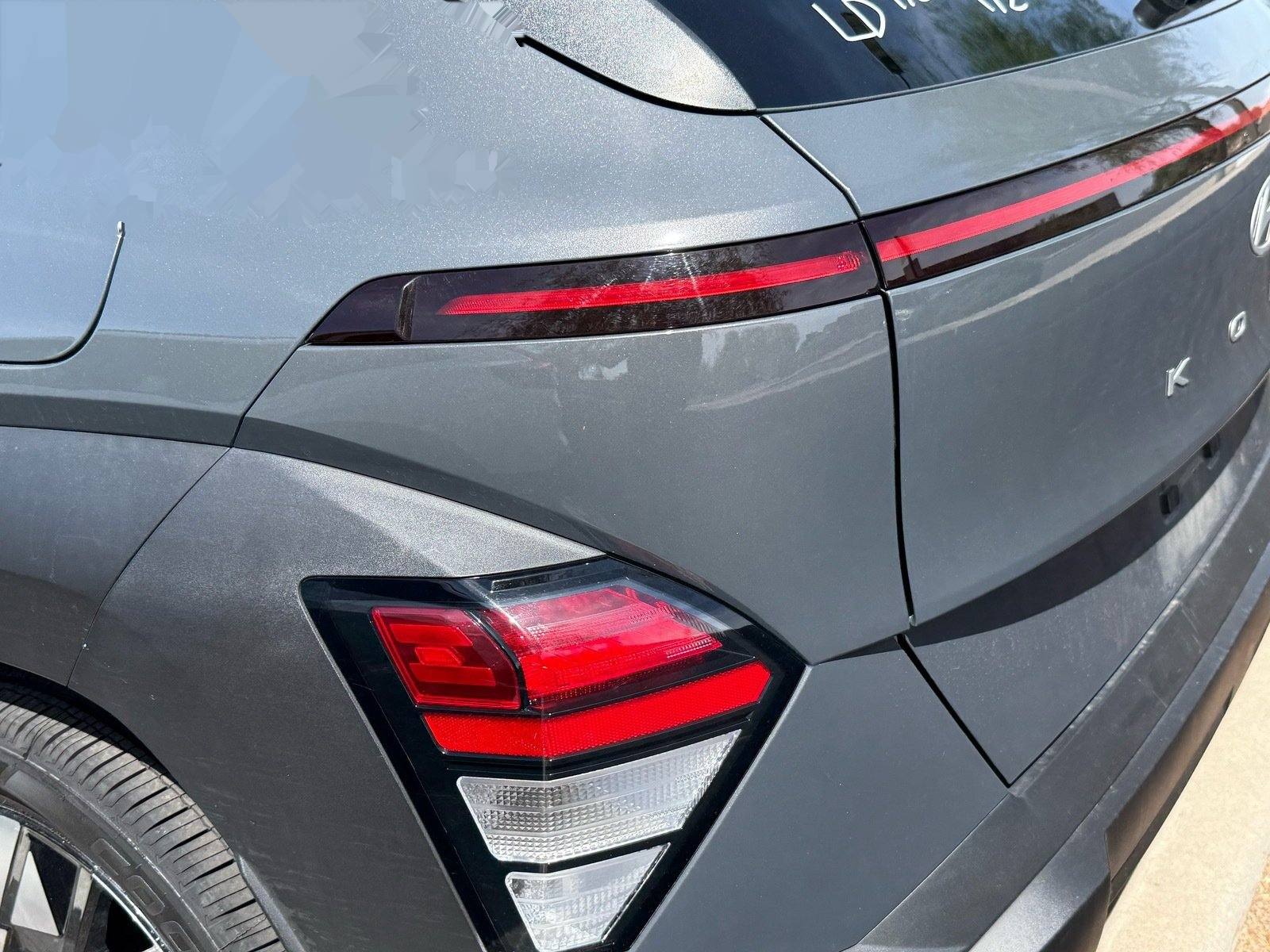 2025 Hyundai Kona SEL — photo 8 thumbnail
