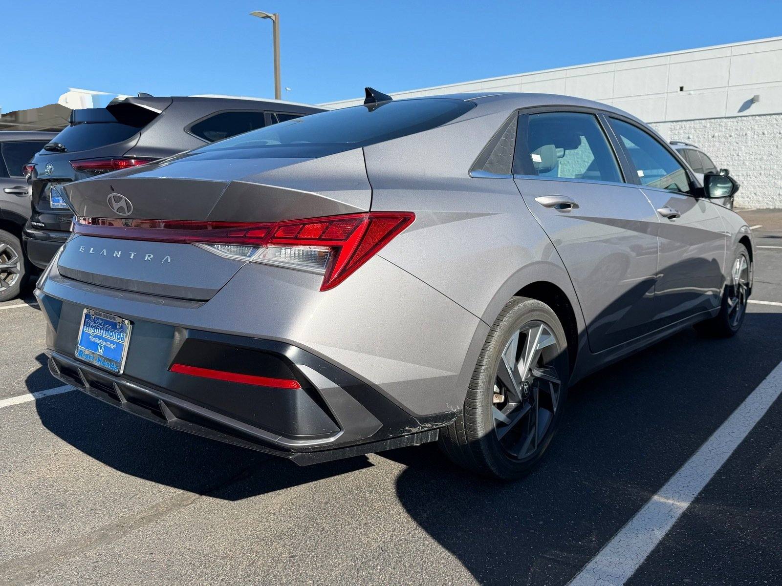 2025 Hyundai Elantra SEL Convenience — photo 3 thumbnail