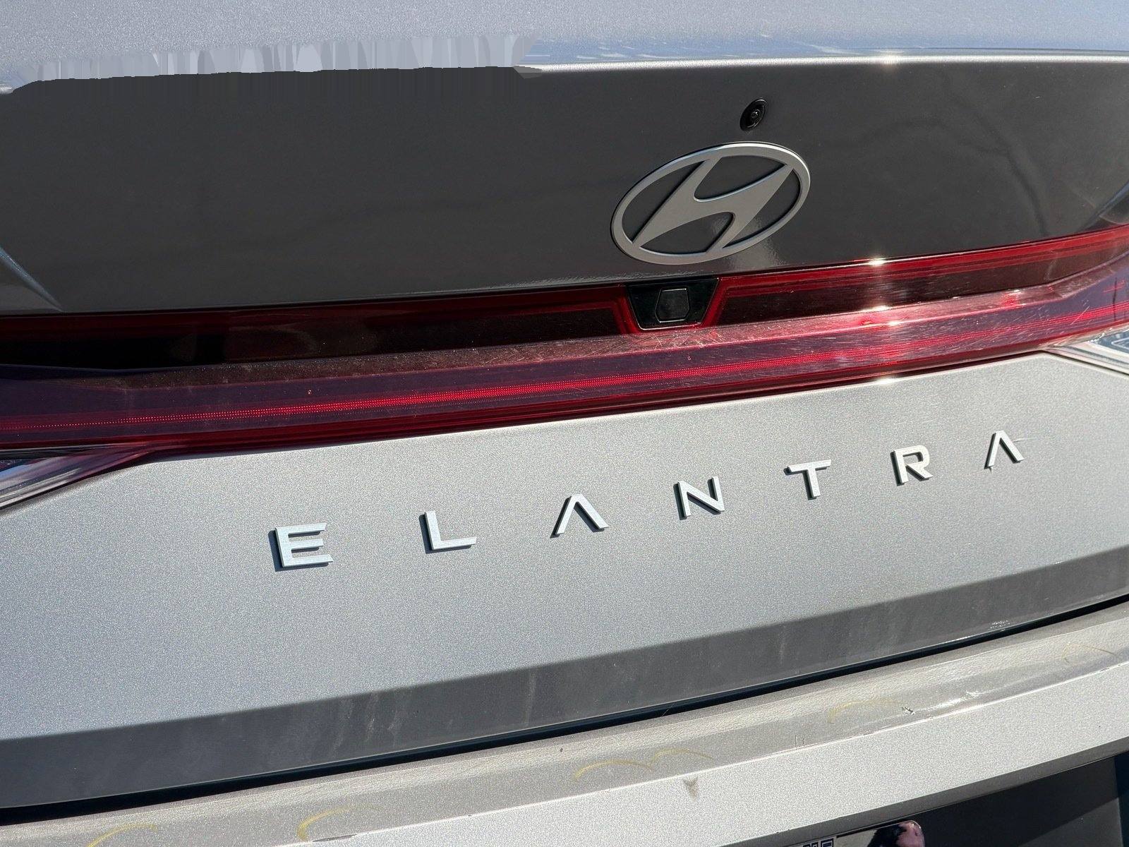 2025 Hyundai Elantra SEL Convenience — photo 7 thumbnail