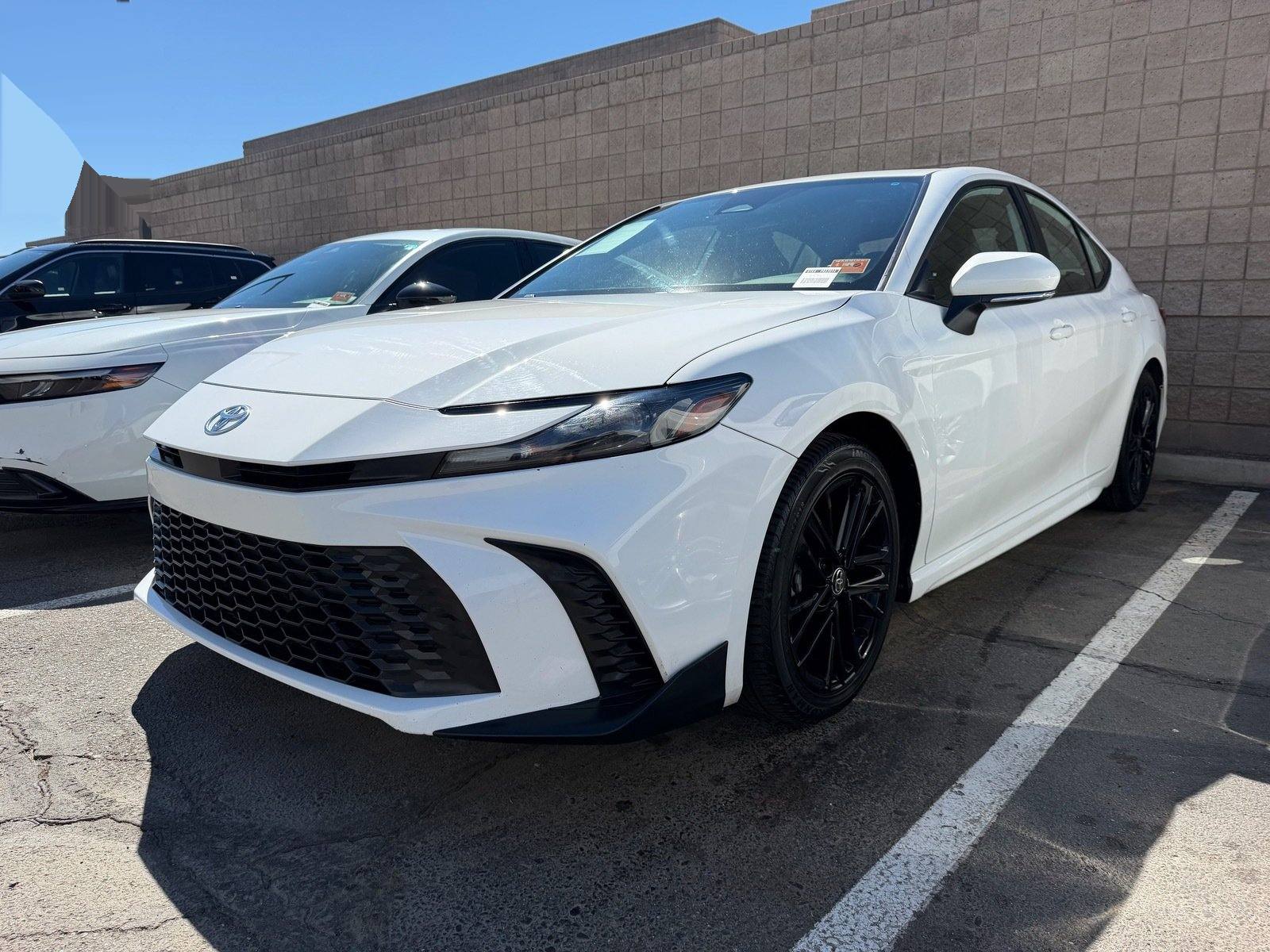 2025 Toyota Camry SE — photo 1