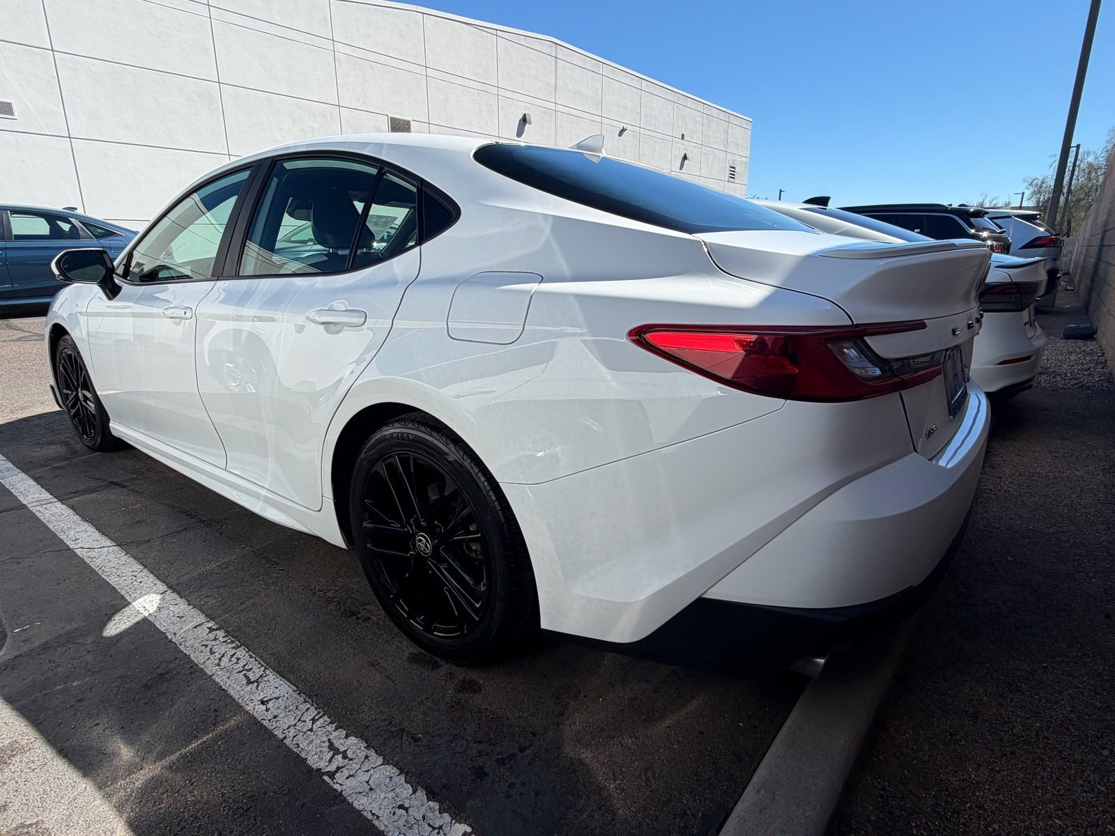 2025 Toyota Camry SE — photo 2 thumbnail