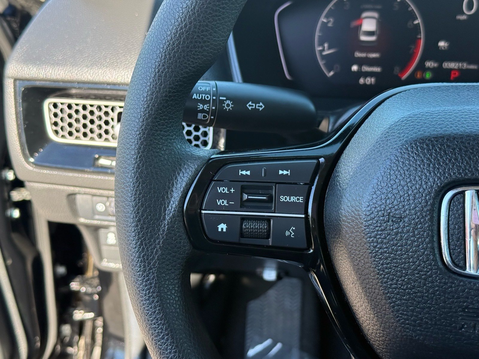 2025 Honda Civic LX — photo 16 thumbnail