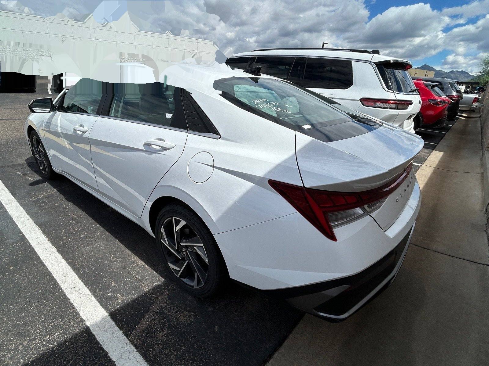 2024 Hyundai Elantra Limited — photo 2 thumbnail