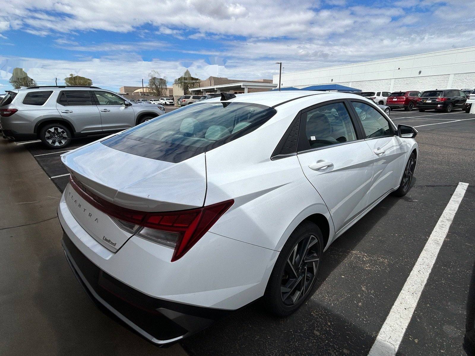 2024 Hyundai Elantra Limited — photo 3 thumbnail