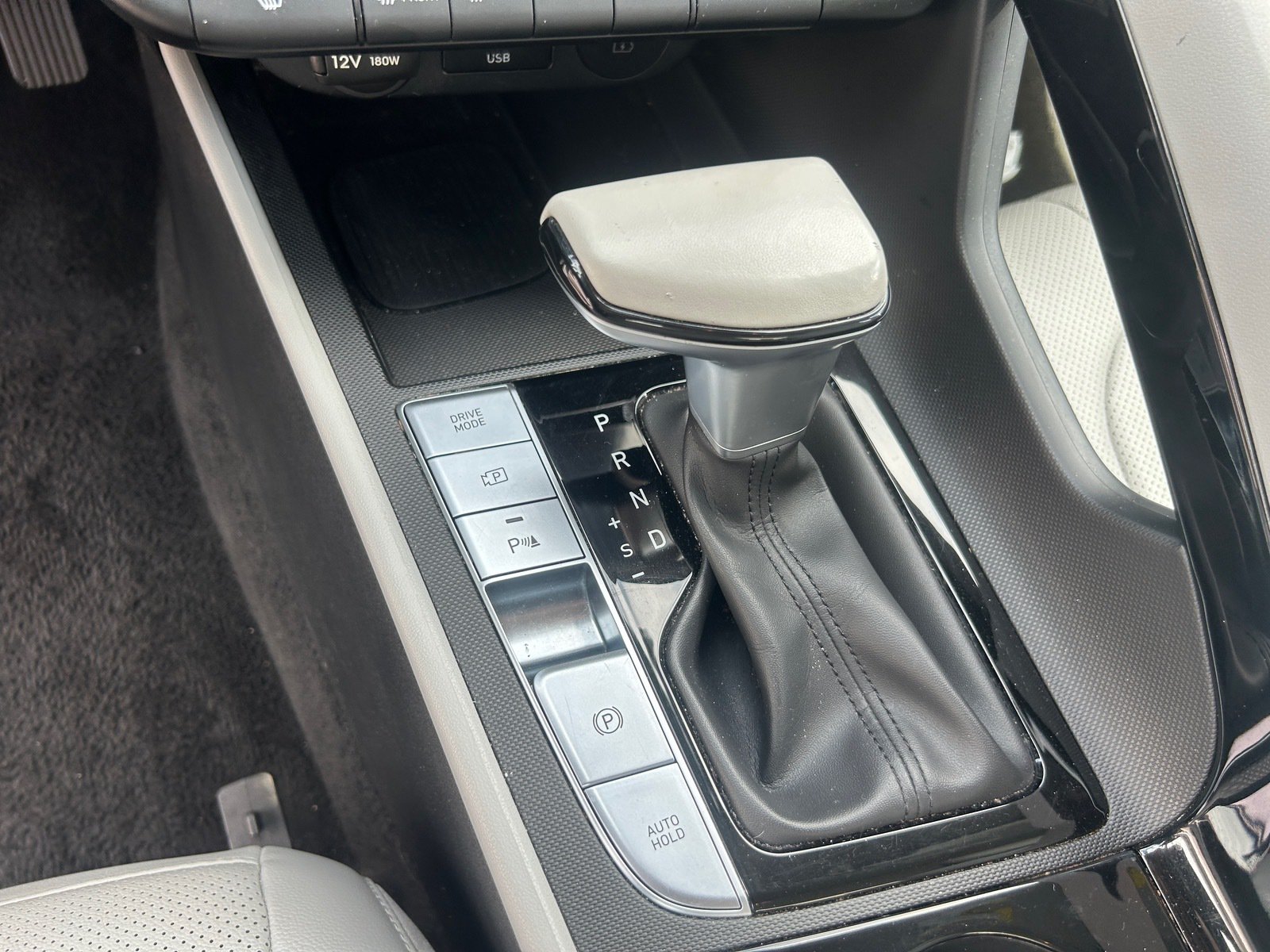 2024 Hyundai Elantra Limited — photo 8 thumbnail
