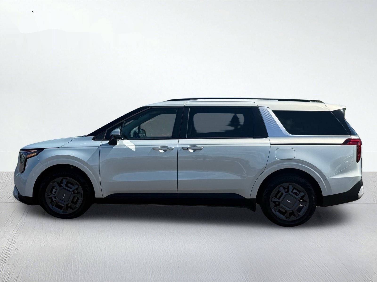2026 Kia Carnival Hybrid EX — photo 2 thumbnail