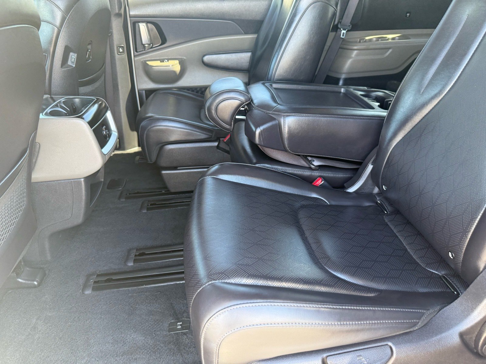 2026 Kia Carnival Hybrid EX — photo 24 thumbnail
