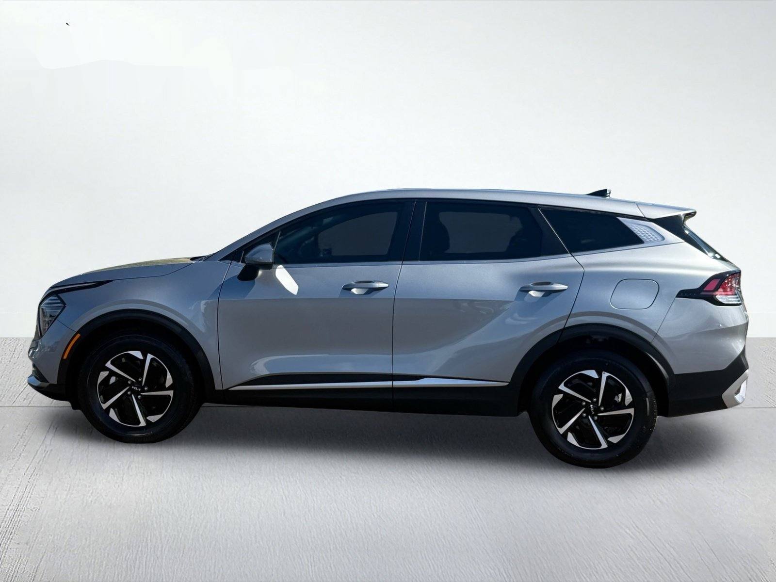 2025 Kia Sportage Hybrid LX — photo 2 thumbnail