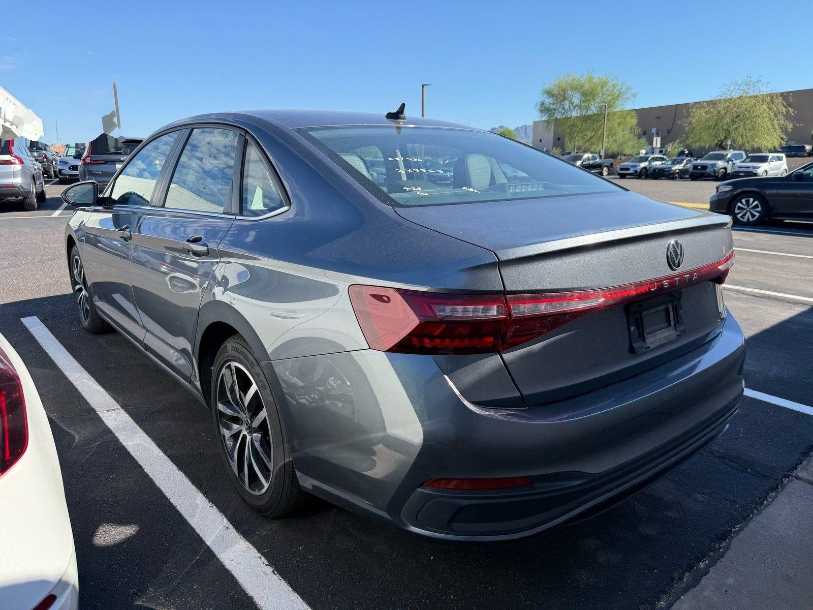 2025 Volkswagen Jetta 1.5T SE — photo 2 thumbnail