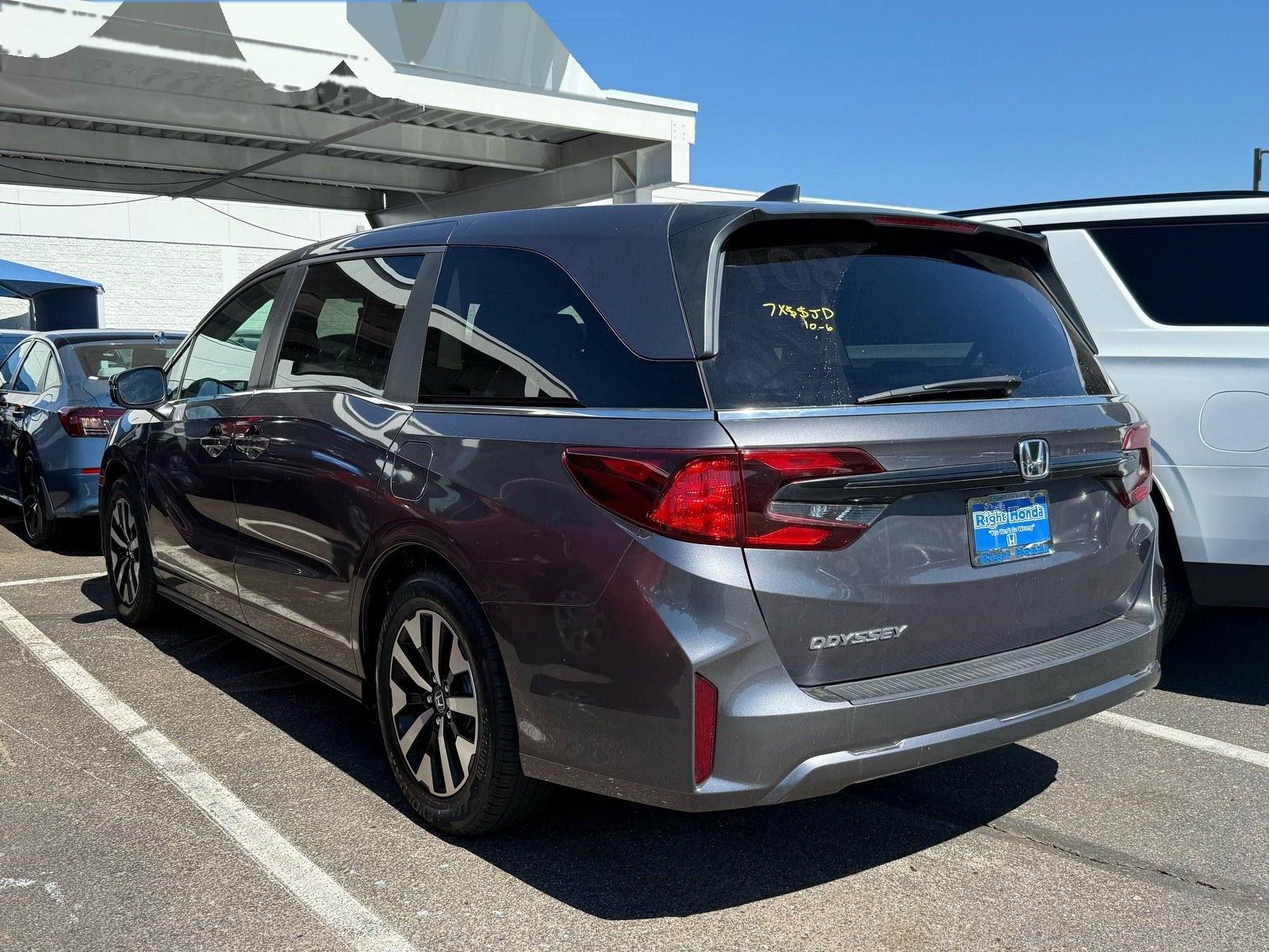 2025 Honda Odyssey EX-L — photo 2 thumbnail