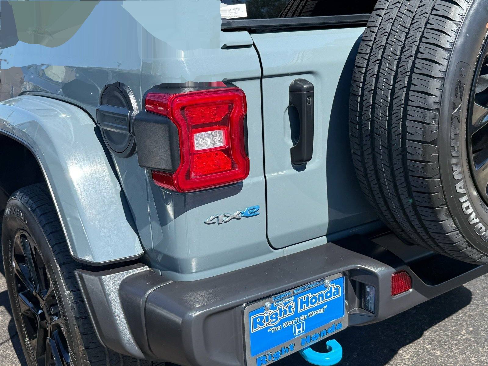 2024 Jeep Wrangler Sahara 4xe — photo 10 thumbnail