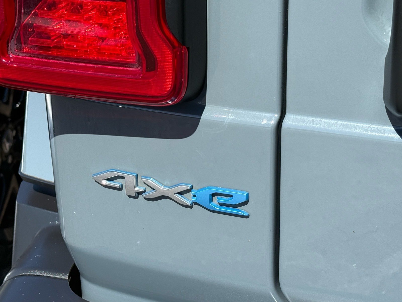 2024 Jeep Wrangler Sahara 4xe — photo 11 thumbnail