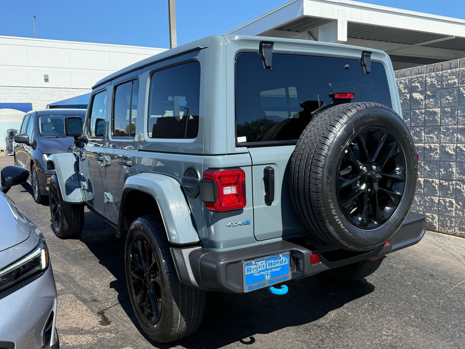 2024 Jeep Wrangler Sahara 4xe — photo 3 thumbnail