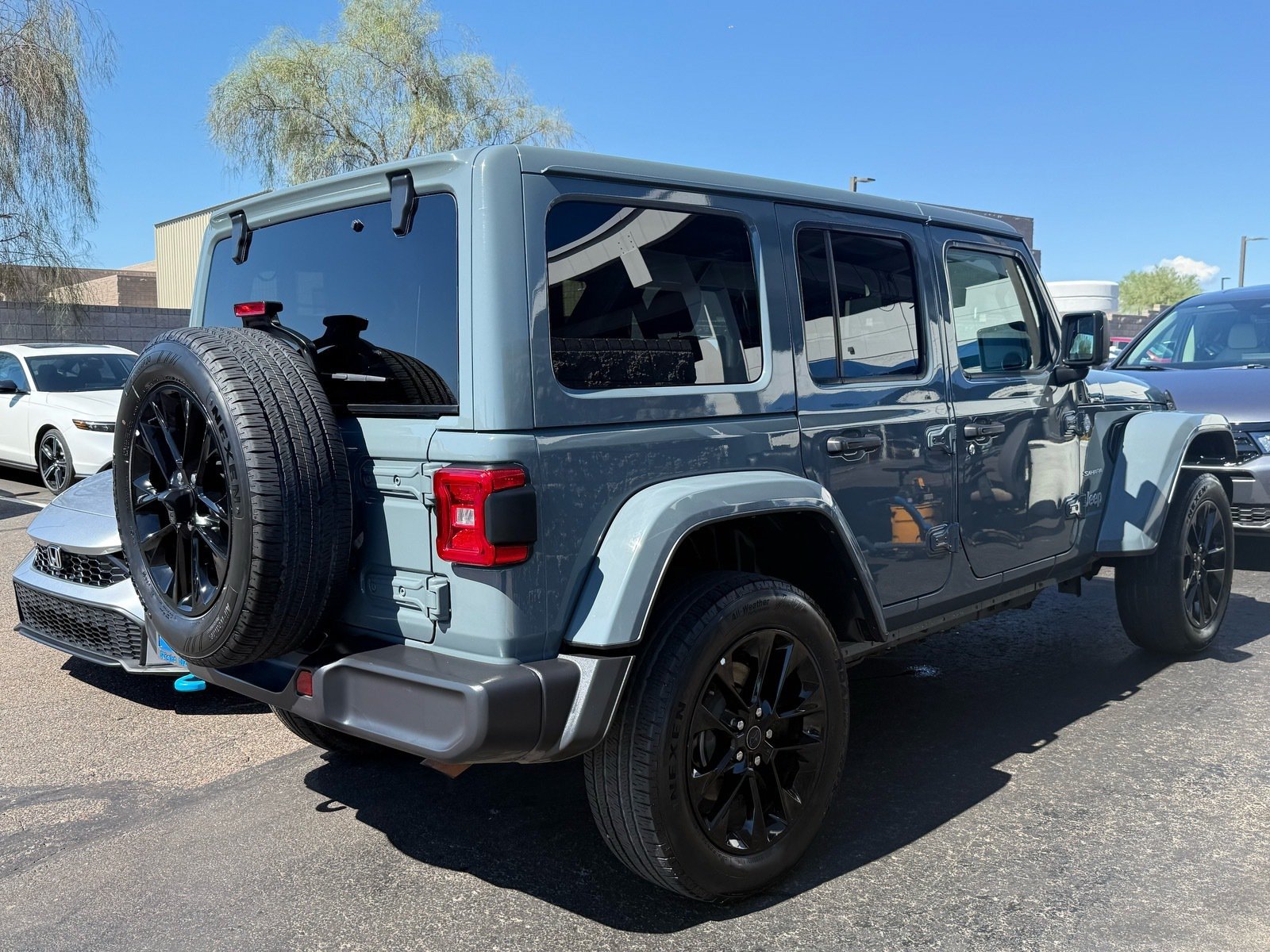 2024 Jeep Wrangler Sahara 4xe — photo 4 thumbnail