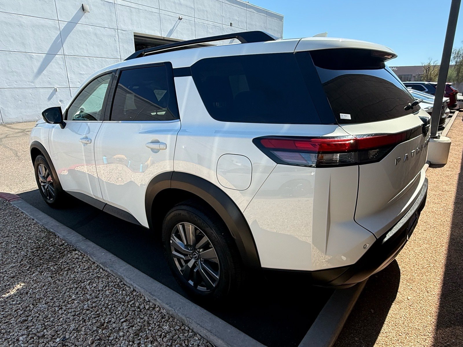 2025 Nissan Pathfinder SV — photo 2 thumbnail