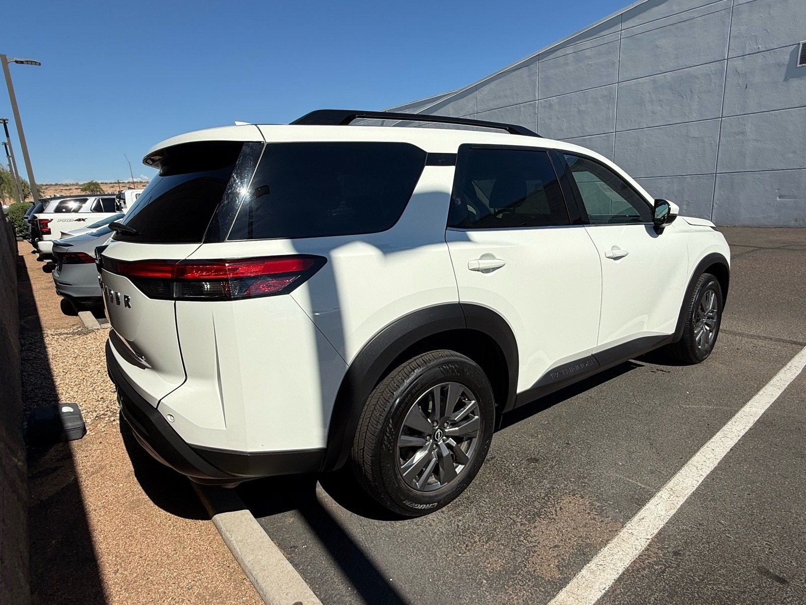 2025 Nissan Pathfinder SV — photo 3 thumbnail