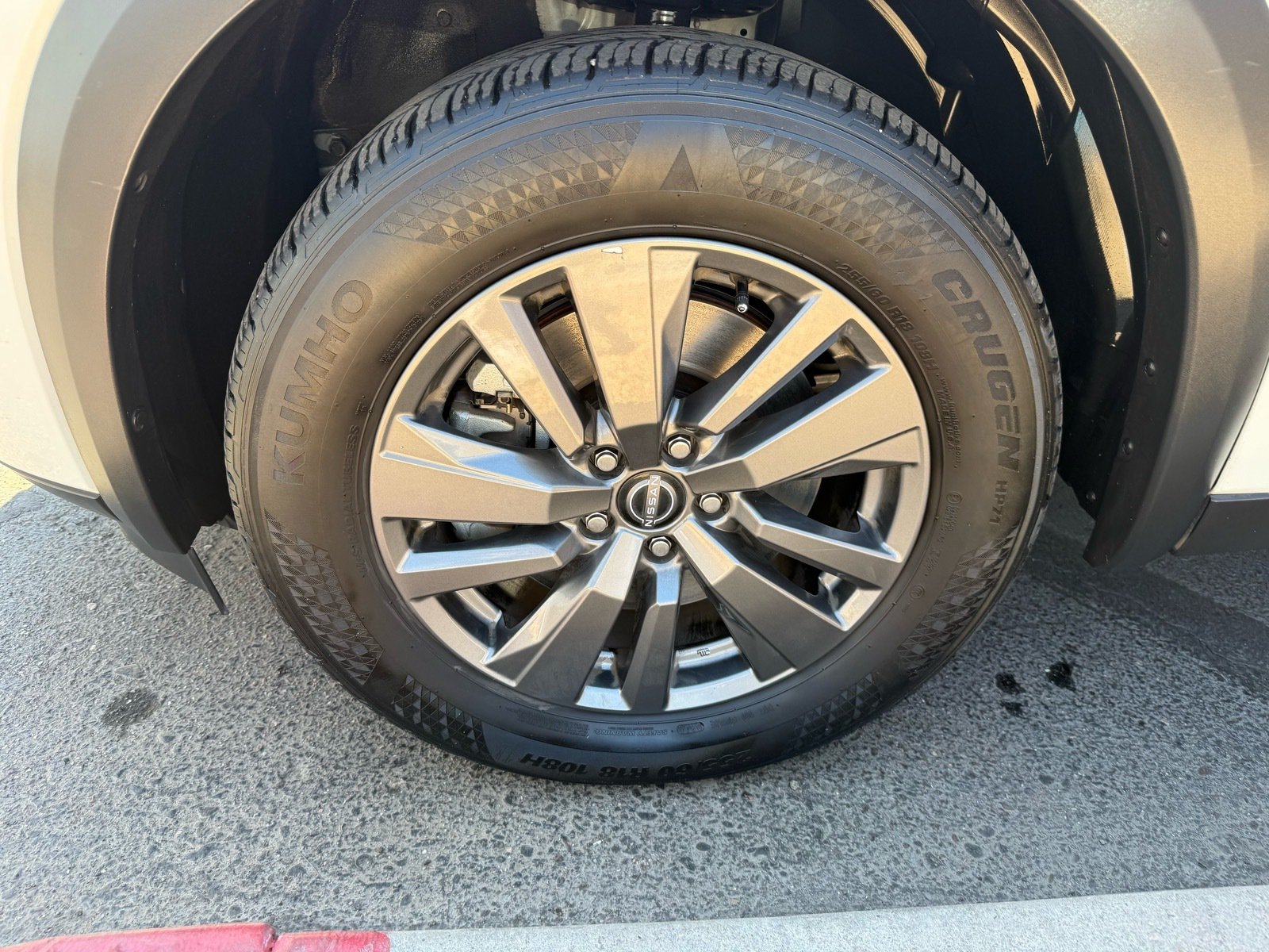 2025 Nissan Pathfinder SV — photo 5 thumbnail