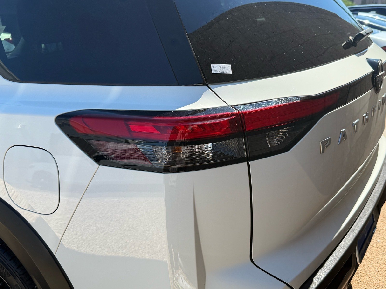 2025 Nissan Pathfinder SV — photo 8 thumbnail