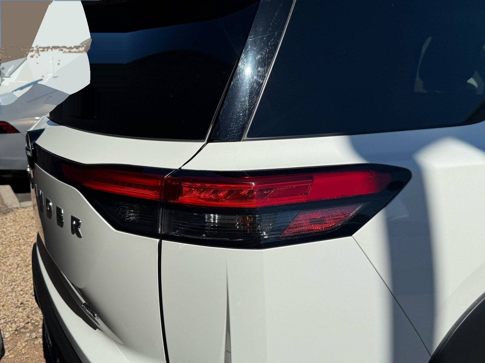 2025 Nissan Pathfinder SV — photo 9 thumbnail