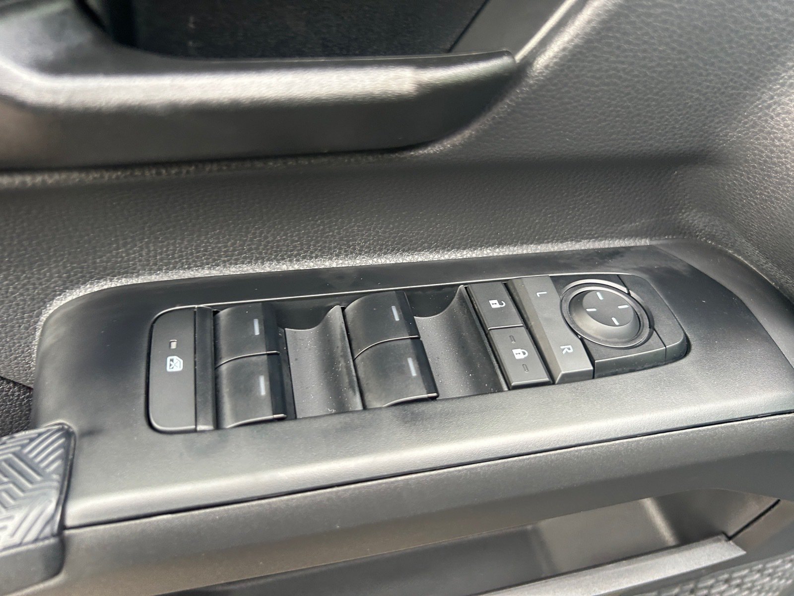 2026 Toyota Tacoma SR5 — photo 21 thumbnail