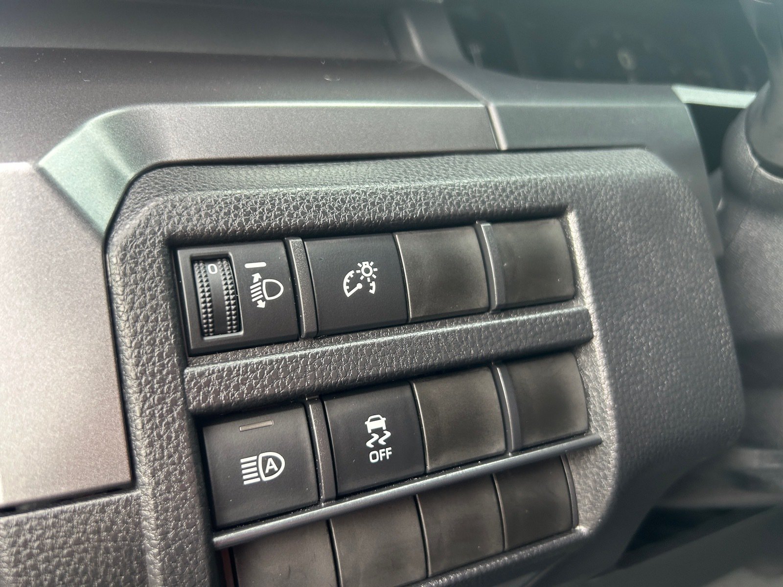 2026 Toyota Tacoma SR5 — photo 28 thumbnail