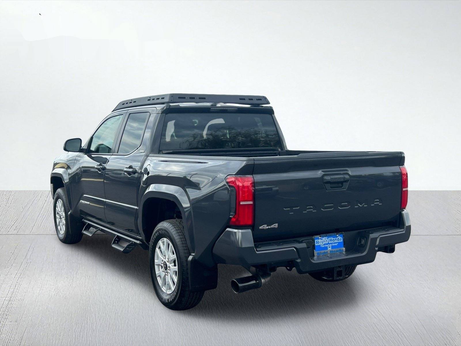 2026 Toyota Tacoma SR5 — photo 4 thumbnail