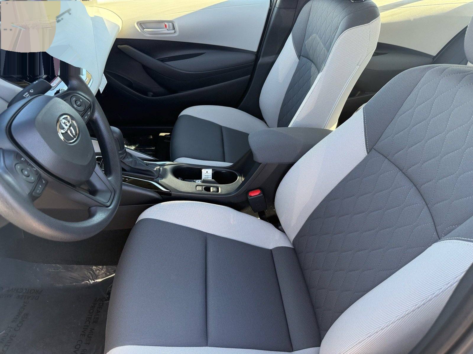 2027 Toyota Corolla LE — photo 11 thumbnail