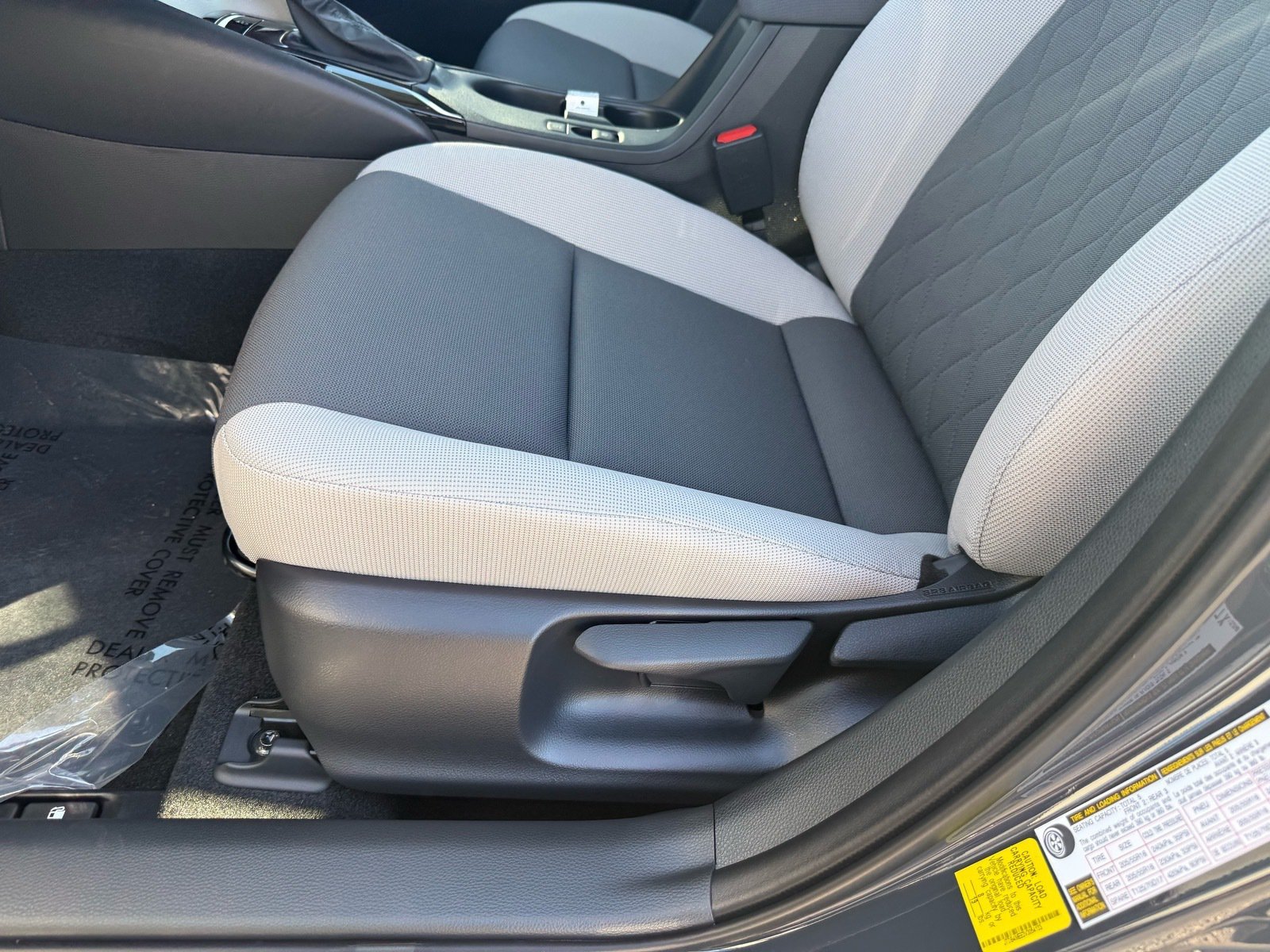 2027 Toyota Corolla LE — photo 12 thumbnail