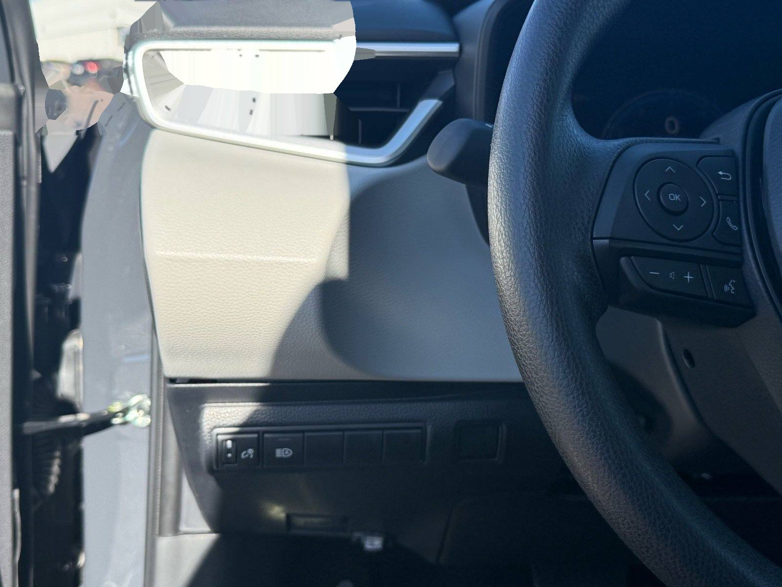 2027 Toyota Corolla LE — photo 13 thumbnail