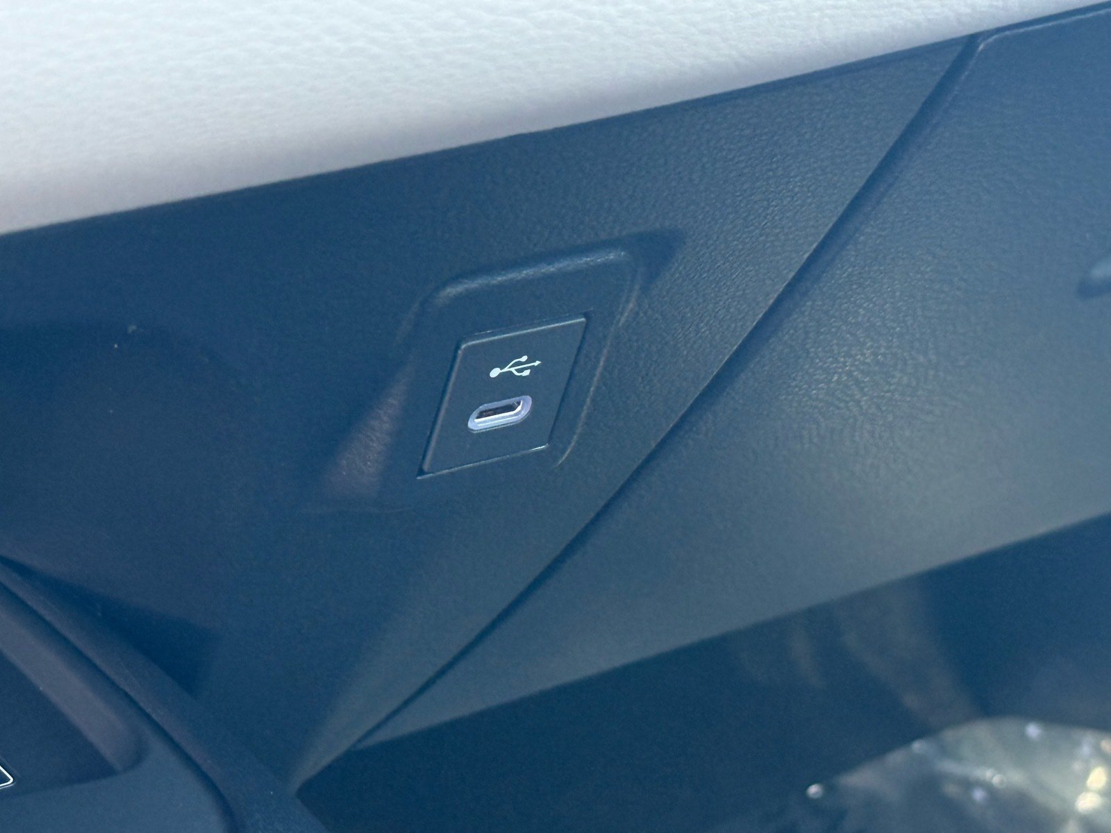 2027 Toyota Corolla LE — photo 22 thumbnail
