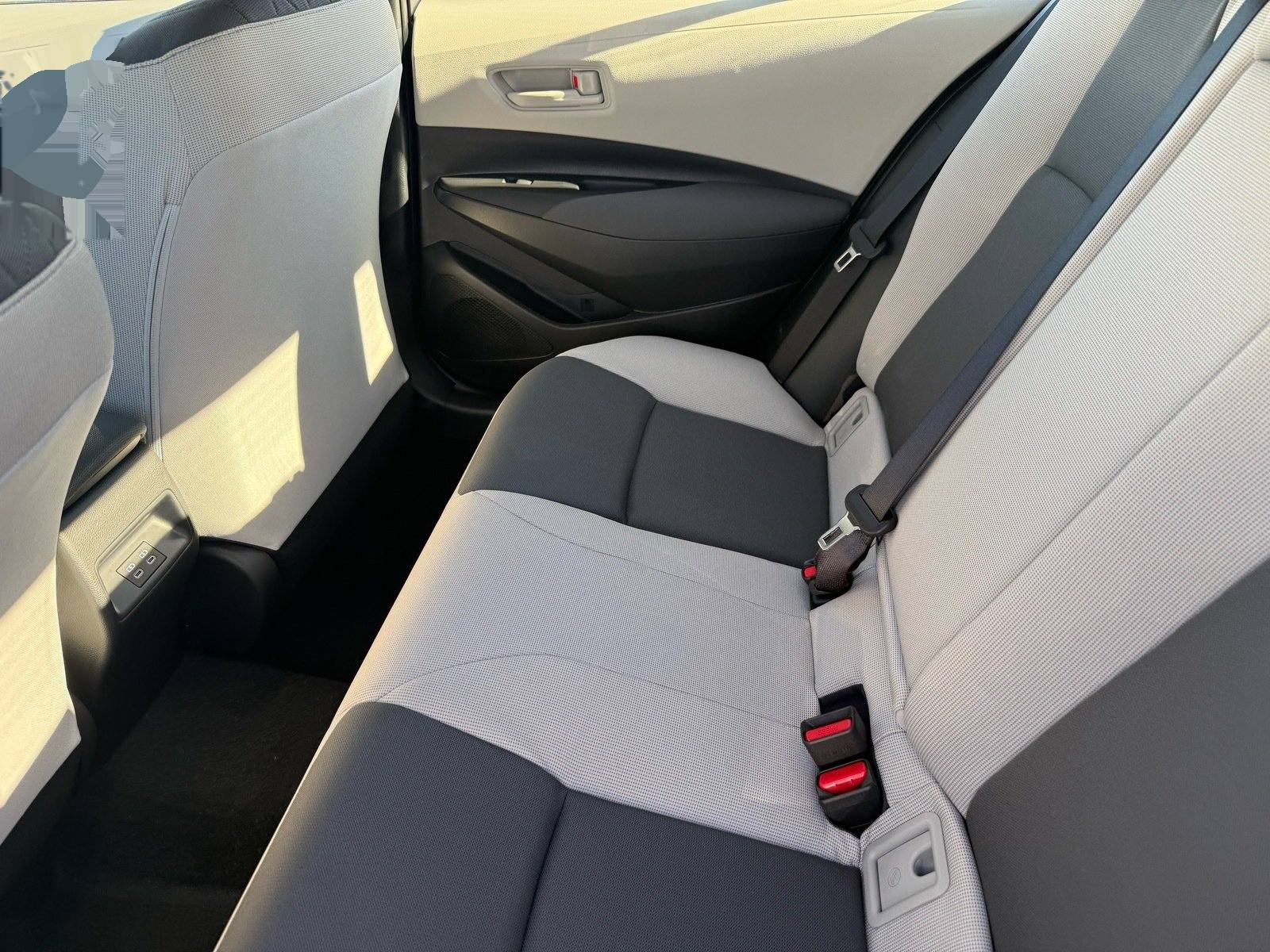 2027 Toyota Corolla LE — photo 25 thumbnail