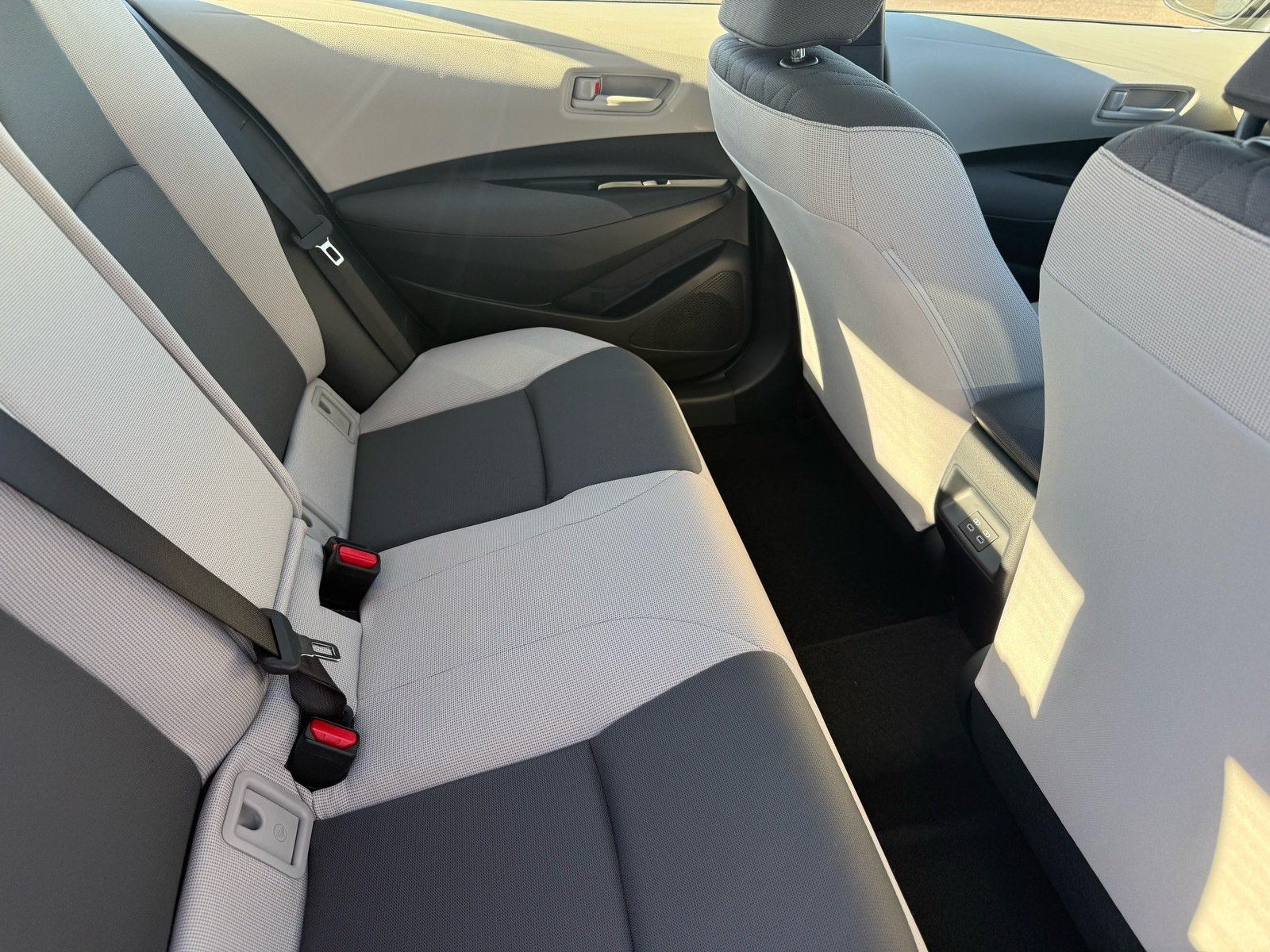 2027 Toyota Corolla LE — photo 27 thumbnail