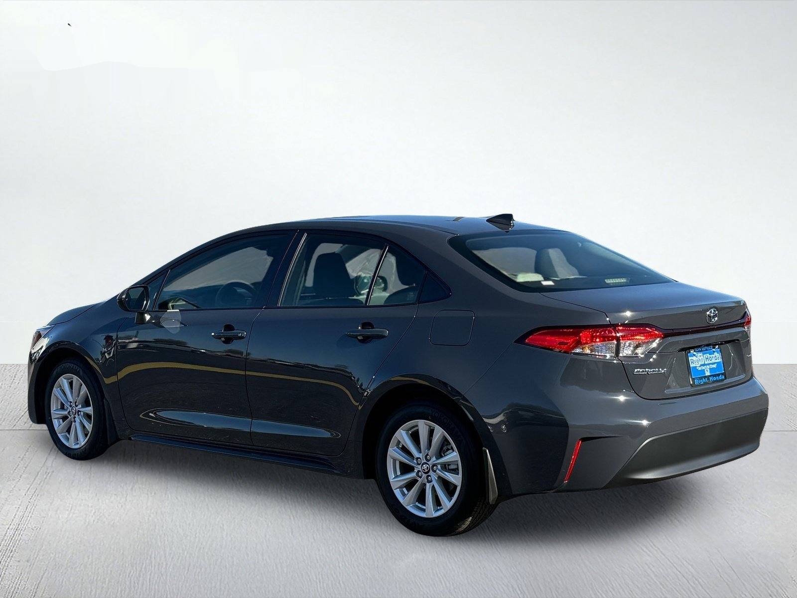 2027 Toyota Corolla LE — photo 3 thumbnail