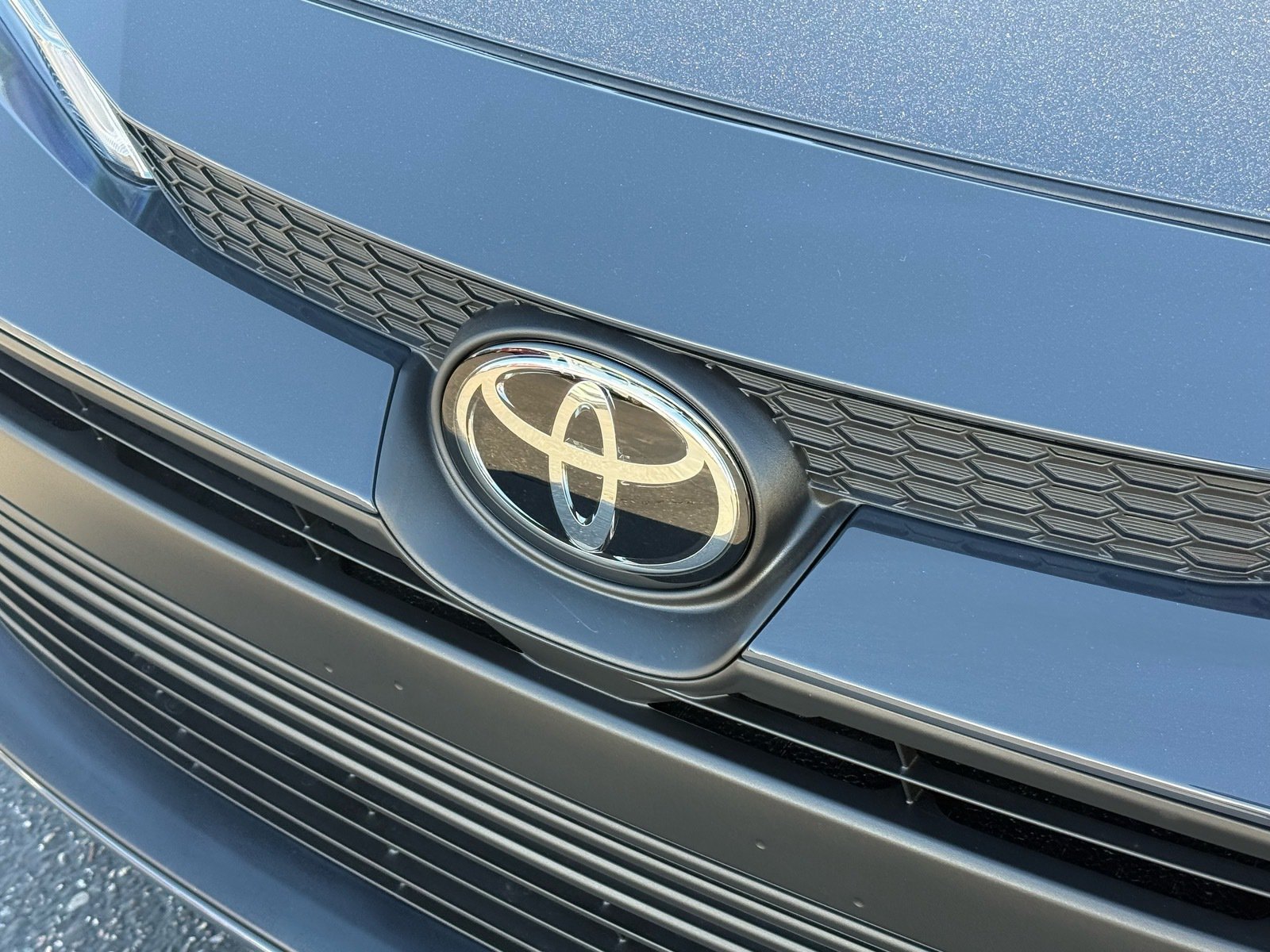 2027 Toyota Corolla LE — photo 31 thumbnail