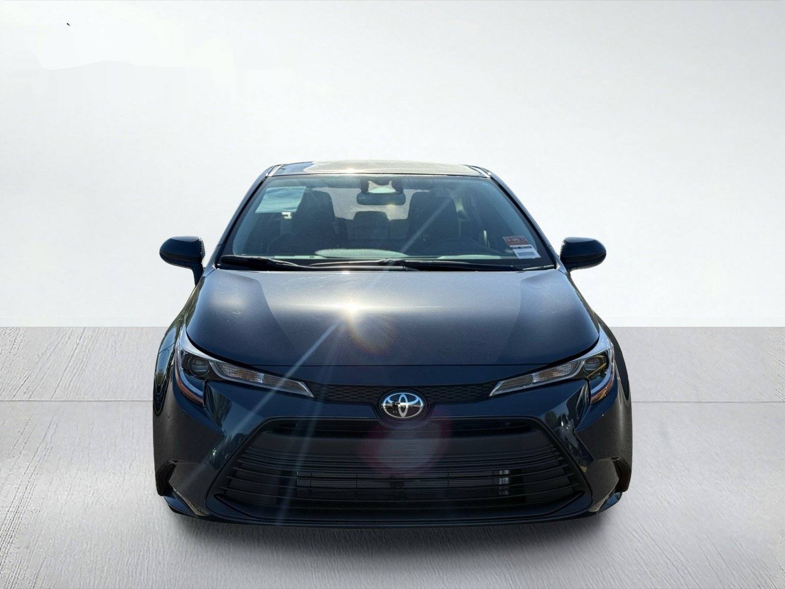 2027 Toyota Corolla LE — photo 4 thumbnail